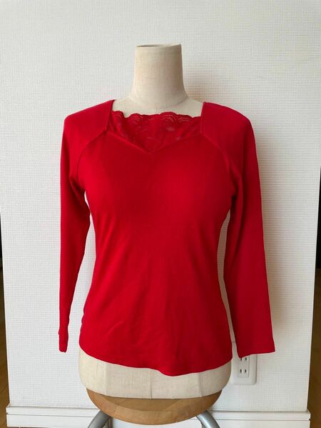 Red chest lace long-sleeves 