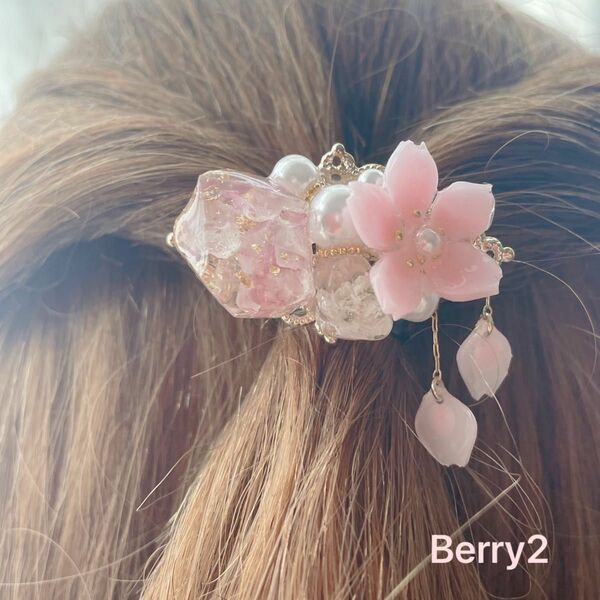 ハンドメイド　桜のポニーフック　ヘアカフ　ヘアアクセサリー 髪飾り パール