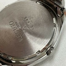 K-Q001-K22-5805◎ REGUNO レグノ E101-005299 メンズ腕時計 ソーラー ゴールド文字盤 ３針 デイデイト シルバー 可動⑤_画像6
