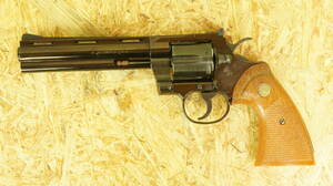 タナカ Colt Python コルト パイソン 357マグナム 旧型　中古品　傷汚れ有　ガス漏れなし、動作品
