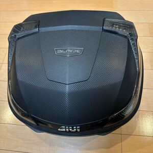 GIVI(ジビ) バイク用 リアボックス モノロック 37L BLADEシリーズ B37NT 未塗装ブラック スモークレンズ 78038 デイトナ