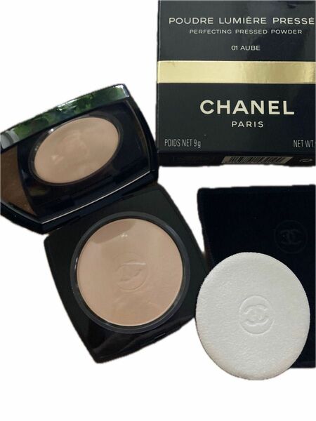 CHANEL POUDRE LUMIERE PRESSEE コンパクトファンデーション