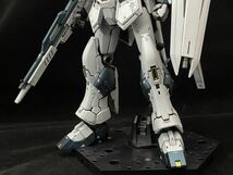 【ガンプラ】 RG 1/144 νガンダム 【塗装済完成品】_画像8