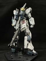 【ガンプラ】 RG 1/144 νガンダム 【塗装済完成品】_画像3