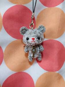 PetitBear ハンドメイド あみぐるみ ＊ベロア風ちびくまちゃんストラップ(シルバー)* くま