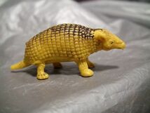 駄菓子屋 ① 昭和の玩具 ポリ人形 野生 動物 アルマジロ 哺乳綱 armadillo 1967年から1983年「検 野生の王国 アマゾン サバンナ 家畜_画像3