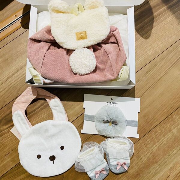 【新品未使用】petit main ギフト スタイ リュック ソックス ヘアバンド 赤ちゃん 出産祝い プティマイン 女の子