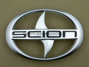 フロント エンブレム SCION サイオン マーク xA 部品 イスト IST 81 mm x 120 mm PARTS パーツ ist toyota 純正 us 海外 通販 輸出 トヨタ