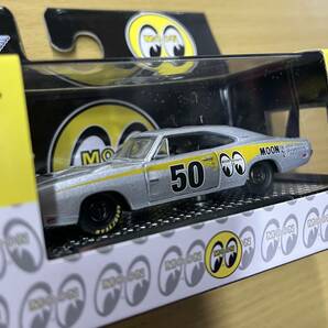 送料310円 M2 Machines x MOONEYES 1/64 1969 Dodge Charger Daytona HEMIの画像3