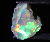 【激安】天然ファイアーオパール母岩付き原石 遊色きれい　1.75ct エチオピア【505】_画像1