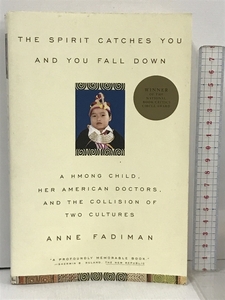 洋書 The Spirit Catches You and You Fall Down A Hmong Child, Her American Doctors and the Collision of Two Cultures Anne Fadiman