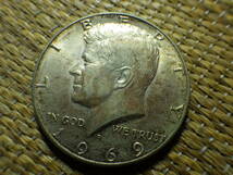 アメリカ５０セント銀貨１９６９年D　美品コレクター放出品　約直径30.65ｍｍ厚み2.0ｍｍ重さ11.52ｇ_画像1