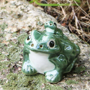 信楽焼 蛙 置物 かえる 陶器 縁起物 かわいい カエル おしゃれ ギフト 玄関 インテリア 庭 新築祝 開店祝 3号青蛙 ka-0050