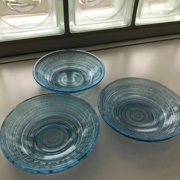 大正〜昭和初期　アンティーク　ヴィンテージ　ガラス皿3枚セットプレスガラス器　水色