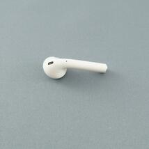 Apple AirPods エアーポッズ USED美品 第一世代 右イヤホンのみ R 片耳 A1523 正規品 MMEF2J/A 完動品 V0031_画像2