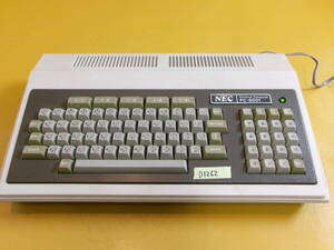 (D-1262)NEC PERSONAL COMPUTER PC-8001 通電確認のみ 現状品