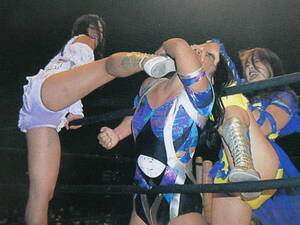 еженедельный Professional Wrestling больше . номер женский профессиональный рестлинг Японии 1994 год 8 месяц 24 день будо павильон собрание Inoue Takako & Cuty Suzuki VS De Ville Масами & сладости - внутри Цу, Kudo Megumi