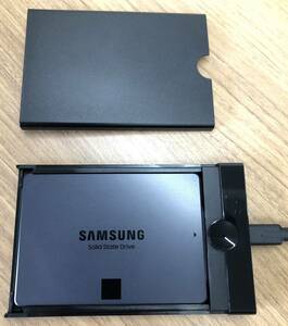 Samsung 870 QVO 8TB SATA 2.5インチ 内蔵 SSD MZ-77Q8T0B/EC、玄人志向USB3.2 Gen2 接続 2.5型 SSD ドライブケース GW2.5AM-SU3G2付