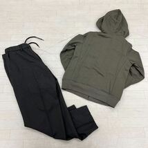 1329◎ 新品未使用 2点 セット UNIQLO ユニクロ ジャケット パーカー 裏ボア パンツ スラックス カジュアル グレー カーキ メンズ_画像2