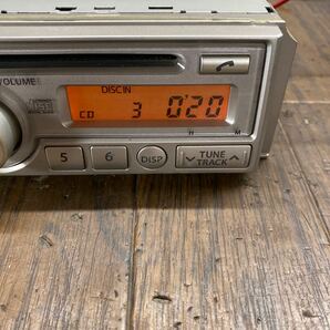 AV2-248 激安 カーステレオ CDプレーヤー SUZUKI SANYO 39101-72J5X-CYY CDF-R3013E CD FM/AM 本体のみ 簡易動作確認済み 中古現状品の画像2