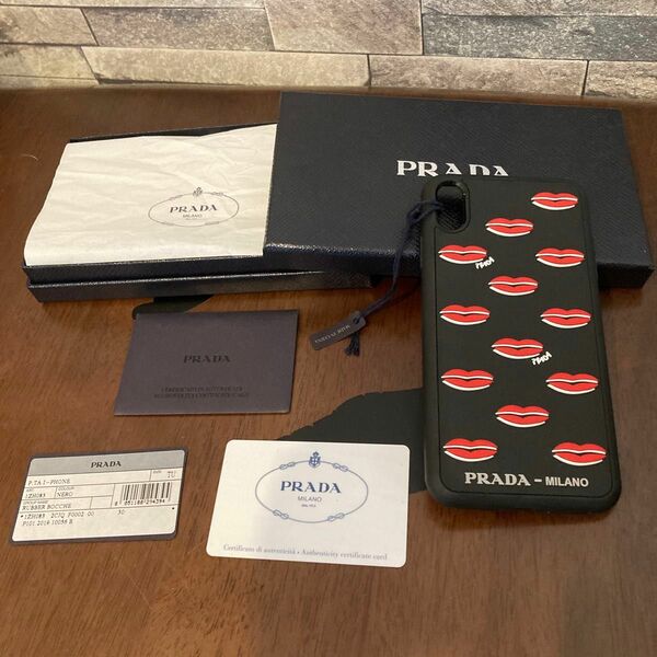 PRADA iPhone X/XSスマホケース　唇柄