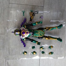 shフィギュアーツ 仮面ライダー龍玄 可動 アクション ※仮面ライダーガイムに登場 BANDAI_画像3