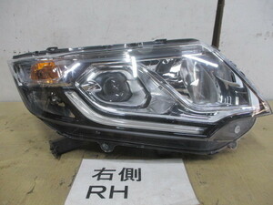 ホンダ ステップワゴン RP3 右ヘッドライト ヘッドランプ LED 33100-TAA-931