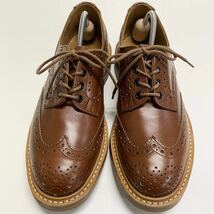 美品 高級革靴 Tricker’sトリッカーズ BOURTON バートン 26.5cm カントリーシューズ ウイングチップ ブラウン 茶 レザー メダリオン 紳士_画像2