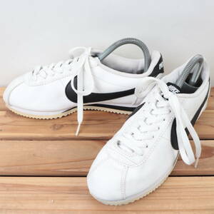 z239 ナイキ クラシックコルテッツレザー US8.5 25.5cm/白 ホワイト 黒 ブラック NIKE CLASSIC CORTEZ LEATHER レディース スニーカー 中古