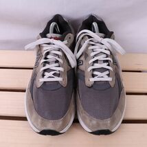 z9987【880】ニューバランス US10 28.0cm/灰 グレー 銀 シルバー newbalance メンズ スニーカー 中古_画像2