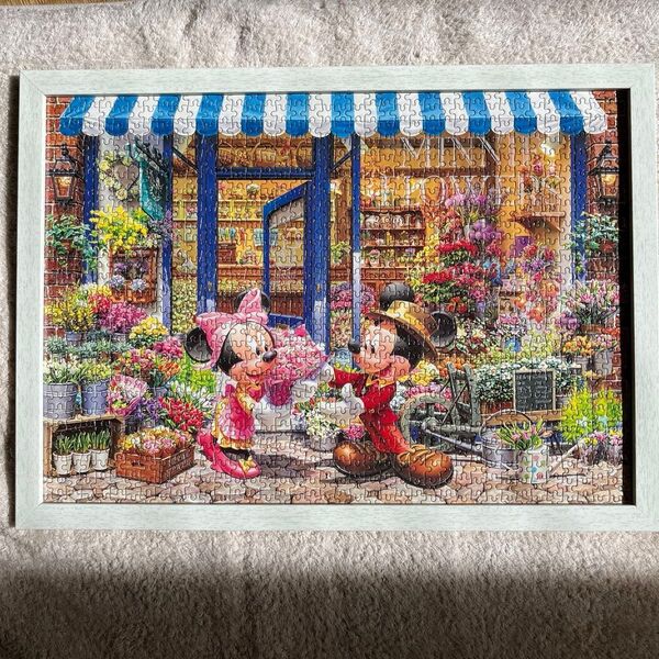 ジグソーパズル完成品 1000ピース ディズニー ミニーのフラワーショップ 世界最小 (29.7x42cm)