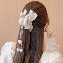 ホワイト 白 リボン もこもこ ヘアクリップ チェーン付き パール レディース　ヘアアクセサリー　髪飾り　君止め　ヘアピン　冬　秋_画像1