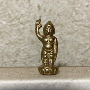 お釈迦さま ベビーブッダ 誕生仏 約3.5ｃｍ 仏像 仏教美術 チベット仏像 デスクの上にお釈迦さま。いいことあると思います。