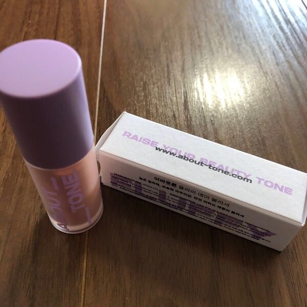 『ABOUT TONE フラッフィーエアーブラッシャー (本体 01 BEBE CORAL) 4g ×1個』