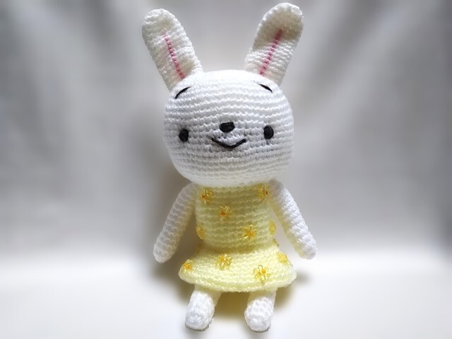 *183号房间*Amigurumi*小花珠连衣裙兔子(黄色)*手工制作*手工制作*白色*, 玩具, 游戏, 毛绒玩具, 阿米古鲁米