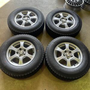 ほぼ新品　イボ付き　2022年製　215/70R15 スタッドレス 4本セット　15インチ6.5J オフセット45 114.3 5H ハブ径73mm 良品　中古タイヤ