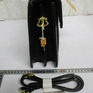 Y510/未使用 サジオ SAZIO オーストリッチ 革製 鍵・ショルダー付き レザー ビジネスバッグ 書類バッグの画像4