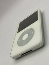 （KT011595）【爆速発送・土日発送可】iPod Classic 5th 第5世代 ホワイト Apple アイポッド 音楽 ミュージック 1円スタート 本体のみ 30GB_画像3