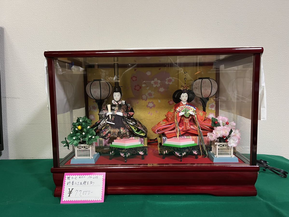 Boîte à musique incluse, vitrine, illuminé, Poupée Hina, Poupée Hina, décoration prince et princesse, Saki Ko Sango, Hinamatsuri, Poupée Hina, poupée japonaise, livré avec une boîte spéciale, ornement, 20240203-10, saison, Événements annuels, Fête des poupées, Poupées Hina