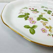 C-02231SI 【美品】 WEDGWOOD ウェッジウッド WILD STRAWBERRY ワイルドストロベリー プレート 八角形 金彩 洋食器 大皿 箱付き 未使用_画像3