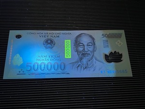 本物保証　UVライト確認済み　ベトナム 500000(50万) Dong札 　ポリマー紙幣 コレクション向きのピン札 2018年 