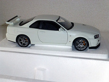 AUTOart 1/18 日産 スカイライン GT-R V-specⅡ (R34)（White Pearl）（＾Ｏ＾）/_画像6