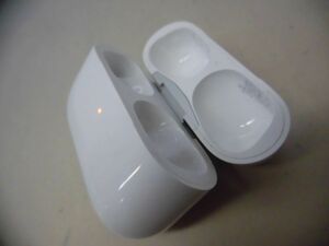 52 送60サ 0228$B11 Apple　AirPodPro　充電ケースのみ　A2190　中古動作品