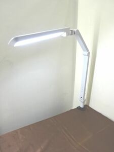 ①Panasonic パナソニック 21年式SQ-LC526 LED デスクスタンド クランプ式 照明器具 USB充電ポート付　発光確認済 USED品