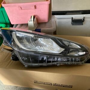 【自動車部品】 ヘッド ライト ランプ レンズ MXPK 10 11 15 16 アクア LED 右30 ヘッドライト トヨタ ヘッドランプ KOITO 