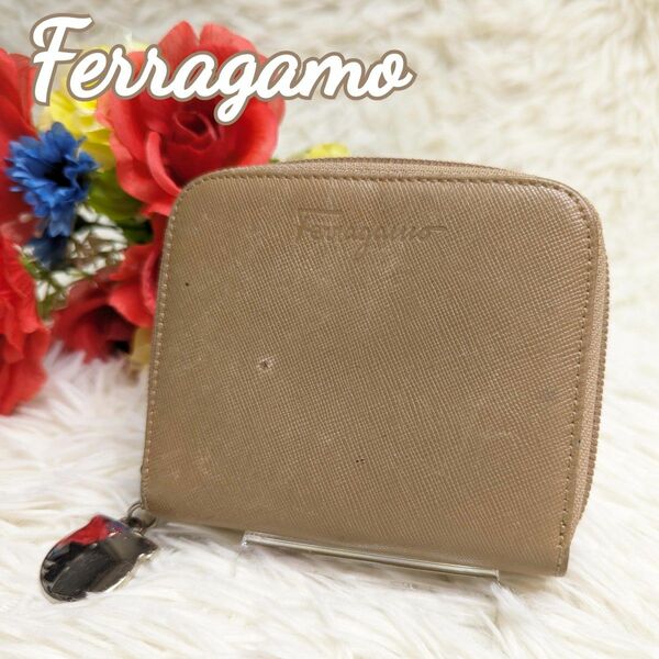 Ferragamo フェラガモ ラウンドファスナー 二つ折り財布 レザー 本革 レザー ミニ財布 財布 チャーム イタリア製