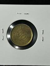 エラーコイン 傾打エラー 小型50銭黄銅貨 昭和22年 約45度の傾打 エラー　まとめ発送可能_画像2