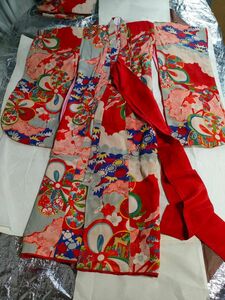 七五三用着物その１ アンティーク　 正絹　昭和中期 お祝い着 女の子