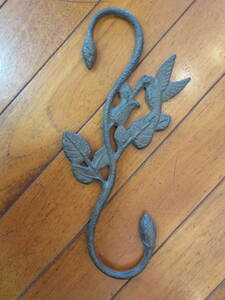 * iron toli. hook * flower gardening planter .. hook 