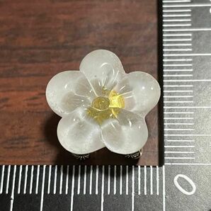 可憐な梅の花三分紐用帯留め新品未使用品